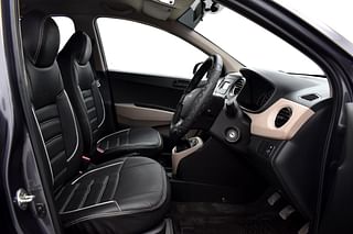 Used 2018 Hyundai Grand i10 [2013-2017] Magna 1.2 Kappa VTVT Petrol Manual interior RIGHT SIDE FRONT DOOR CABIN VIEW