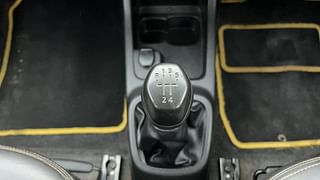 Used 2017 Renault Kwid [2015-2019] RXT Petrol Manual interior GEAR  KNOB VIEW