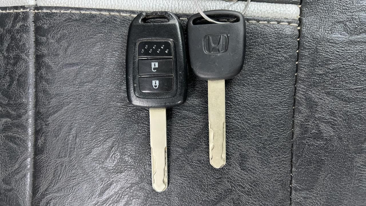 Used 2018 Honda WR-V [2017-2020] VX i-VTEC Petrol Manual extra CAR KEY VIEW