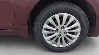 Used 2016 Maruti Suzuki Ciaz [2014-2017] ZXi AT Petrol Automatic tyres RIGHT FRONT TYRE RIM VIEW