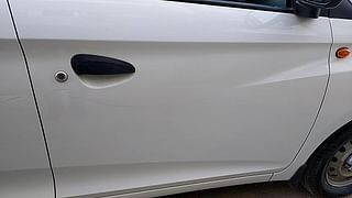 Used 2016 Hyundai Eon [2011-2018] Era + Petrol Manual dents MINOR SCRATCH