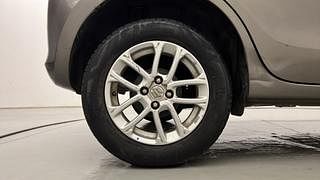 Used 2019 Maruti Suzuki Swift [2017-2021] ZXi AMT Petrol Automatic tyres RIGHT REAR TYRE RIM VIEW