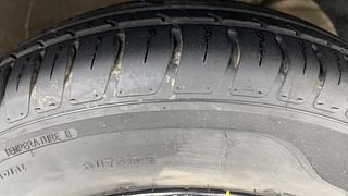 Used 2019 Maruti Suzuki Swift [2017-2021] VXi Petrol Manual tyres RIGHT FRONT TYRE TREAD VIEW