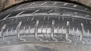 Used 2018 Renault Kwid [2015-2019] 1.0 RXT AMT Opt Petrol Automatic tyres RIGHT FRONT TYRE TREAD VIEW