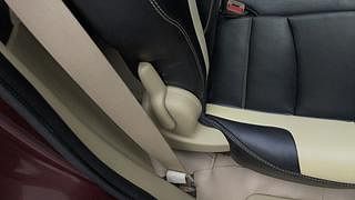 Used 2014 Honda Mobilio [2014-2017] S Diesel Diesel Manual top_features Rear passenger adjustable seats