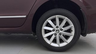 Used 2014 Skoda Superb [2014-2016] Elegance 1.8 TSI AT Petrol Automatic tyres LEFT REAR TYRE RIM VIEW