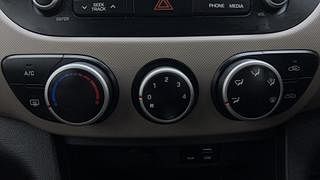 Used 2017 Hyundai Grand i10 [2017-2020] Sportz AT 1.2 Kappa VTVT Petrol Automatic top_features Rear defogger