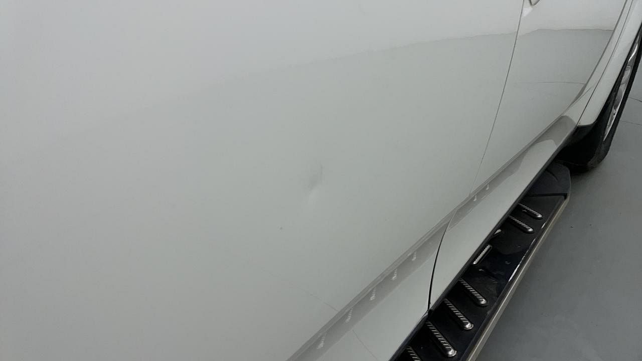 Used 2016 Mahindra XUV500 [2015-2018] W10 FWD AT 1.99 Diesel Automatic dents MINOR DENT