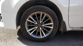 Used 2015 Toyota Corolla Altis [2008-2011] VL AT Petrol Petrol Automatic tyres LEFT FRONT TYRE RIM VIEW