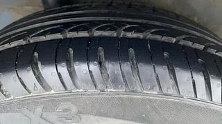 Used 2013 Honda Brio [2011-2016] V MT Petrol Manual tyres RIGHT REAR TYRE TREAD VIEW