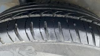 Used 2013 Honda Brio [2011-2016] V MT Petrol Manual tyres RIGHT REAR TYRE TREAD VIEW