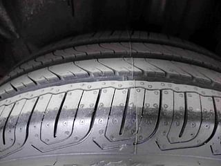 Used 2016 Volkswagen Vento [2015-2019] Highline Diesel AT Diesel Automatic tyres LEFT REAR TYRE TREAD VIEW