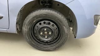 Used 2013 Maruti Suzuki Wagon R 1.0 [2010-2019] VXi Petrol Manual tyres RIGHT FRONT TYRE RIM VIEW