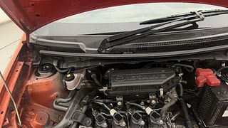 Used 2015 Toyota Etios Cross [2014-2020] 1.5 V Petrol Manual engine ENGINE RIGHT SIDE HINGE & APRON VIEW