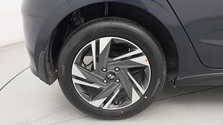 Used 2021 Hyundai New i20 Asta (O) 1.0 Turbo DCT Petrol Automatic tyres RIGHT REAR TYRE RIM VIEW