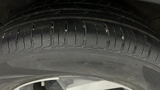 Used 2021 Hyundai Venue [2019-2022] SX Plus 1.0 Turbo DCT Petrol Automatic tyres RIGHT REAR TYRE TREAD VIEW