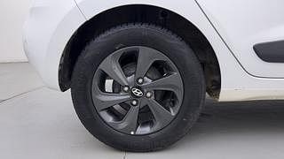 Used 2019 Hyundai Grand i10 [2017-2020] Sportz 1.2 Kappa VTVT Dual Tone Petrol Manual tyres RIGHT REAR TYRE RIM VIEW