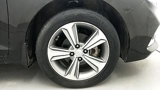 Used 2018 Hyundai Verna [2017-2020] 1.6 CRDI SX + AT Diesel Automatic tyres RIGHT FRONT TYRE RIM VIEW