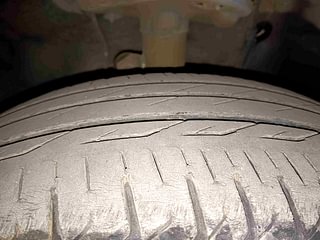 Used 2016 Toyota Corolla Altis [2014-2017] G Petrol Petrol Manual tyres RIGHT FRONT TYRE TREAD VIEW