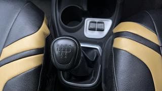 Used 2018 Datsun Redi-GO [2015-2019] T(O) 1.0 Petrol Manual interior GEAR  KNOB VIEW