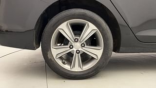Used 2019 Hyundai Verna [2017-2020] 1.6 VTVT SX (O) Petrol Manual tyres RIGHT REAR TYRE RIM VIEW