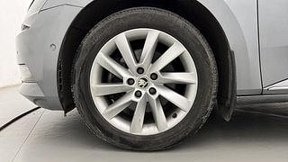 Used 2017 Skoda Superb [2016-2019] L&K TSI AT Petrol Automatic tyres LEFT FRONT TYRE RIM VIEW