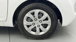 Used 2015 Hyundai Eon [2011-2018] Sportz Petrol Manual tyres RIGHT FRONT TYRE RIM VIEW