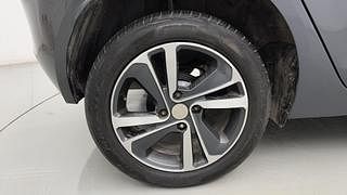 Used 2021 Tata Altroz XZ 1.2 Petrol Manual tyres RIGHT REAR TYRE RIM VIEW
