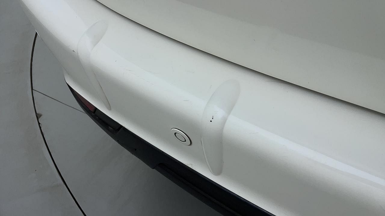 Used 2016 Mahindra XUV500 [2015-2018] W10 FWD AT 1.99 Diesel Automatic dents MINOR SCRATCH