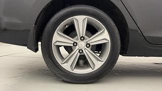 Used 2019 Hyundai Verna [2017-2020] 1.6 VTVT SX Petrol Manual tyres RIGHT REAR TYRE RIM VIEW