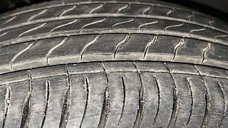 Used 2022 Hyundai Venue [2019-2022] SX 1.5 CRDI Diesel Manual tyres RIGHT FRONT TYRE TREAD VIEW