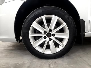 Used 2016 Volkswagen Vento [2015-2019] Highline Diesel AT Diesel Automatic tyres LEFT FRONT TYRE RIM VIEW
