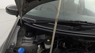 Used 2015 Honda Amaze [2013-2016] 1.2 VX i-VTEC Petrol Manual engine ENGINE RIGHT SIDE HINGE & APRON VIEW