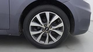 Used 2014 Hyundai Verna [2011-2015] Fluidic 1.6 CRDi SX Opt Diesel Manual tyres RIGHT FRONT TYRE RIM VIEW