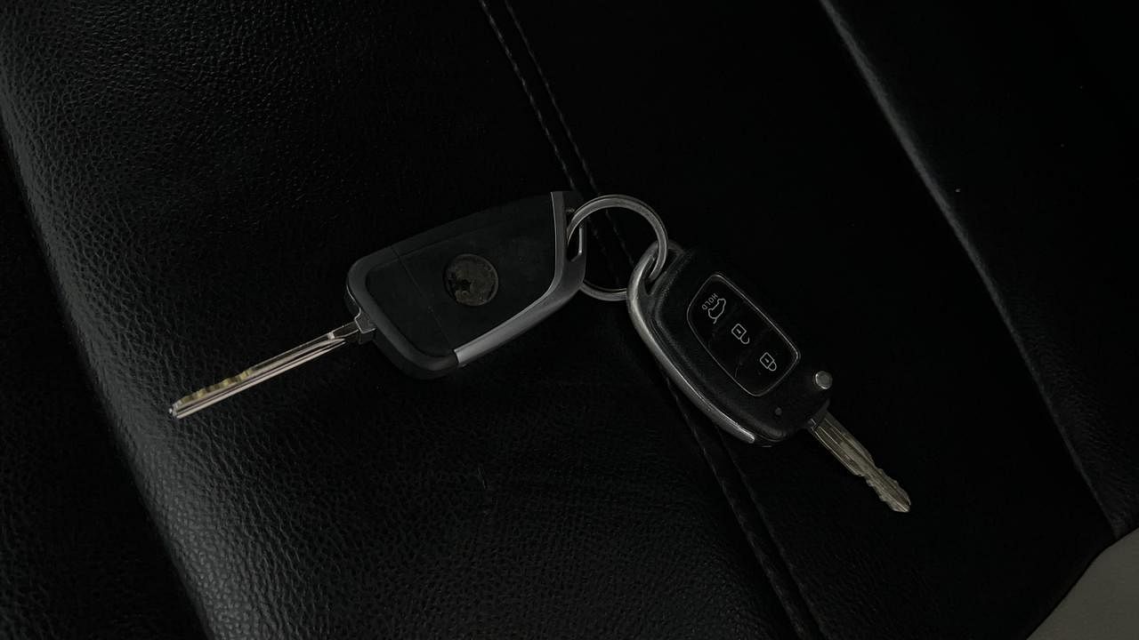 Used 2015 Hyundai Elite i20 [2014-2018] Sportz 1.2 Petrol Manual extra CAR KEY VIEW