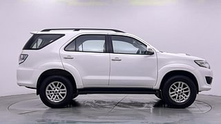 Used 2014 Toyota Fortuner [2012-2016] 3.0 4x2 MT Diesel Manual exterior RIGHT SIDE VIEW