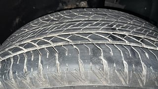 Used 2017 Land Rover Discovery Sport [2015-2020] HSE 7-Seater Diesel Automatic tyres RIGHT FRONT TYRE TREAD VIEW