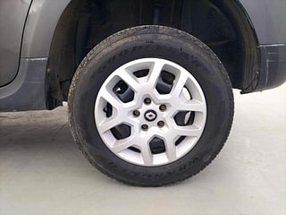 Used 2019 renault Duster 85 PS RXS MT Diesel Manual tyres LEFT REAR TYRE RIM VIEW
