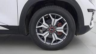 Used 2020 Kia Seltos GTX Plus AT D Diesel Automatic tyres RIGHT FRONT TYRE RIM VIEW