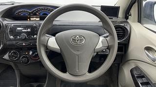 Used 2016 Toyota Etios Liva [2010-2017] V Petrol Manual top_features Leather-wrapped steering wheel