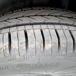 Used 2015 Maruti Suzuki Ciaz [2014-2017] VXi+ Petrol Manual tyres LEFT REAR TYRE TREAD VIEW