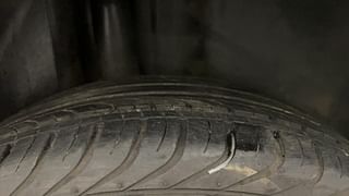 Used 2016 Volkswagen Vento [2015-2019] Highline Petrol AT Petrol Automatic tyres RIGHT REAR TYRE TREAD VIEW