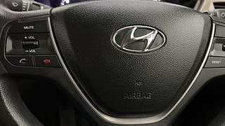 Used 2016 Hyundai Elite i20 [2014-2018] Sportz 1.2 Petrol Manual top_features Airbags