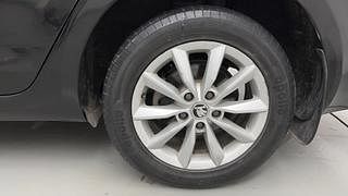 Used 2014 Skoda Octavia [2013-2017] Elegance 1.8 TSI AT Petrol Automatic tyres LEFT REAR TYRE RIM VIEW