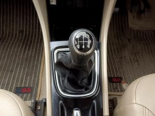 Used 2015 Maruti Suzuki Ciaz [2014-2017] ZXI+ Petrol Manual interior GEAR  KNOB VIEW