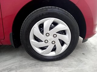 Used 2022 Hyundai New Santro 1.1 Sportz MT Petrol Manual tyres RIGHT FRONT TYRE RIM VIEW