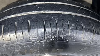 Used 2015 Maruti Suzuki Swift [2011-2017] VDi Diesel Manual tyres RIGHT FRONT TYRE TREAD VIEW