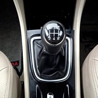 Used 2015 Maruti Suzuki Ciaz [2014-2017] VXi+ Petrol Manual interior GEAR  KNOB VIEW