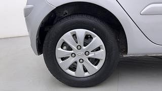 Used 2011 Hyundai i10 [2010-2016] Sportz AT Petrol Petrol Automatic tyres RIGHT REAR TYRE RIM VIEW