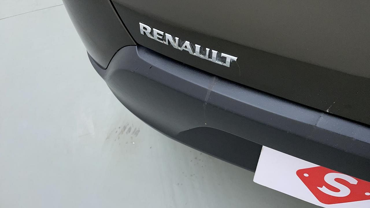 Used 2016 Renault Kwid [2016-2019] 1.0 RXT Petrol Manual dents MINOR SCRATCH